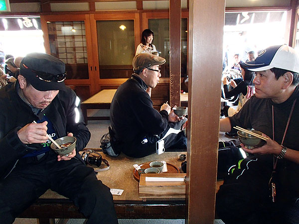 ぜんざいを赤福にて食べた